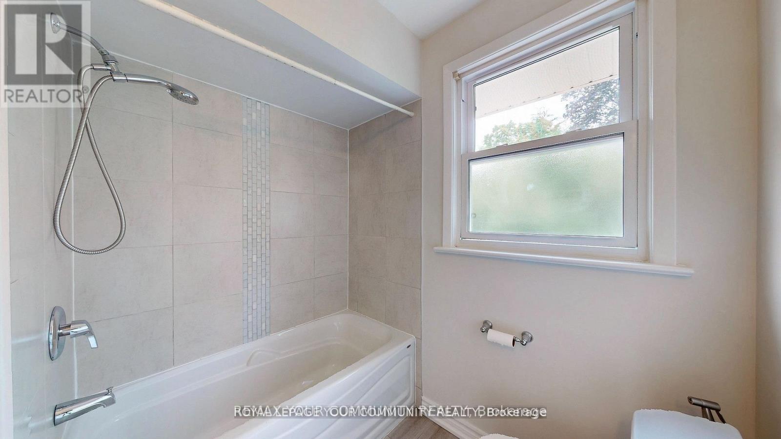 39 Silverview Drive, Toronto, Ontario  M2M 2B5 - Photo 25 - C12963182