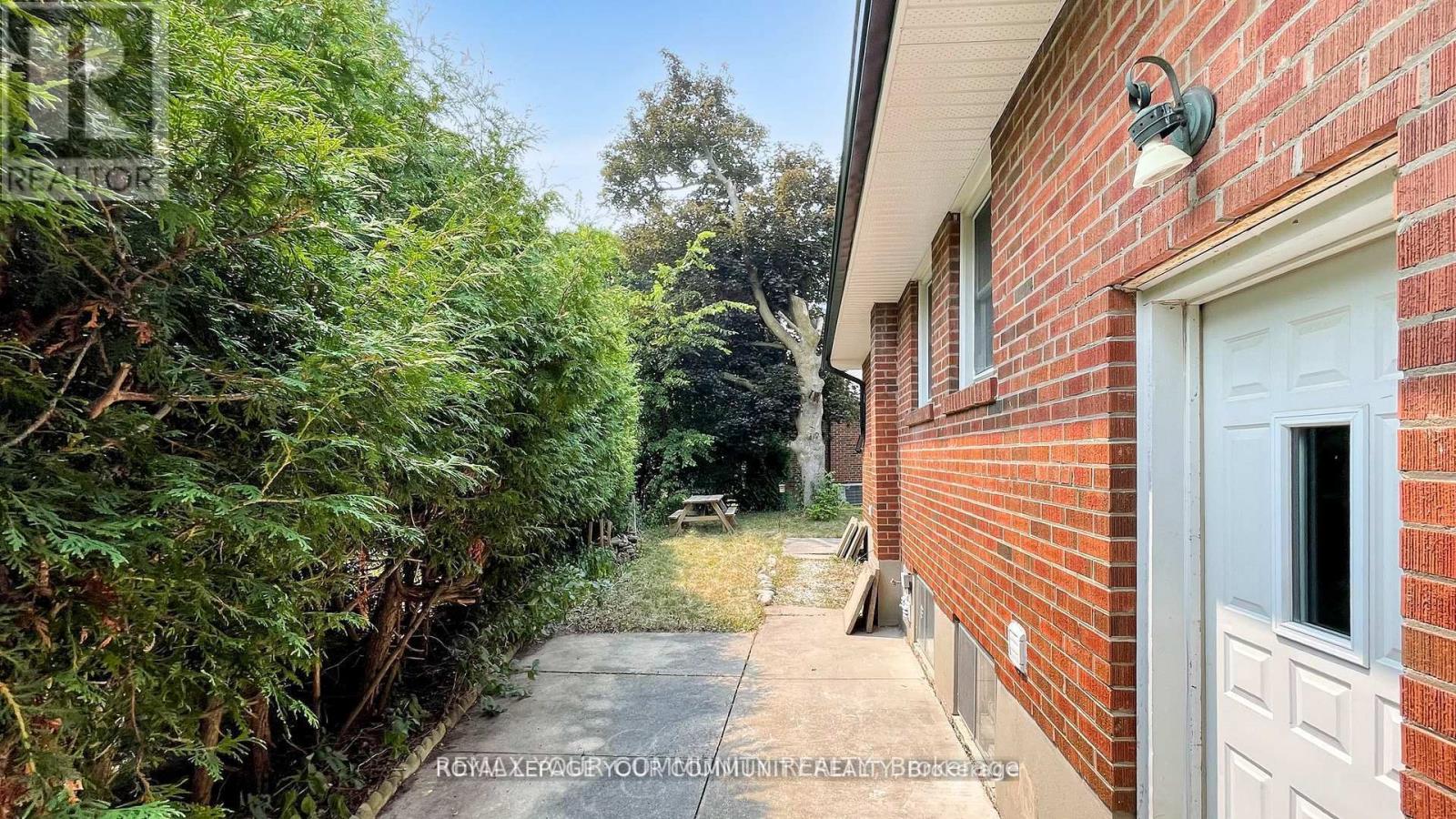 39 Silverview Drive, Toronto, Ontario  M2M 2B5 - Photo 43 - C12963182