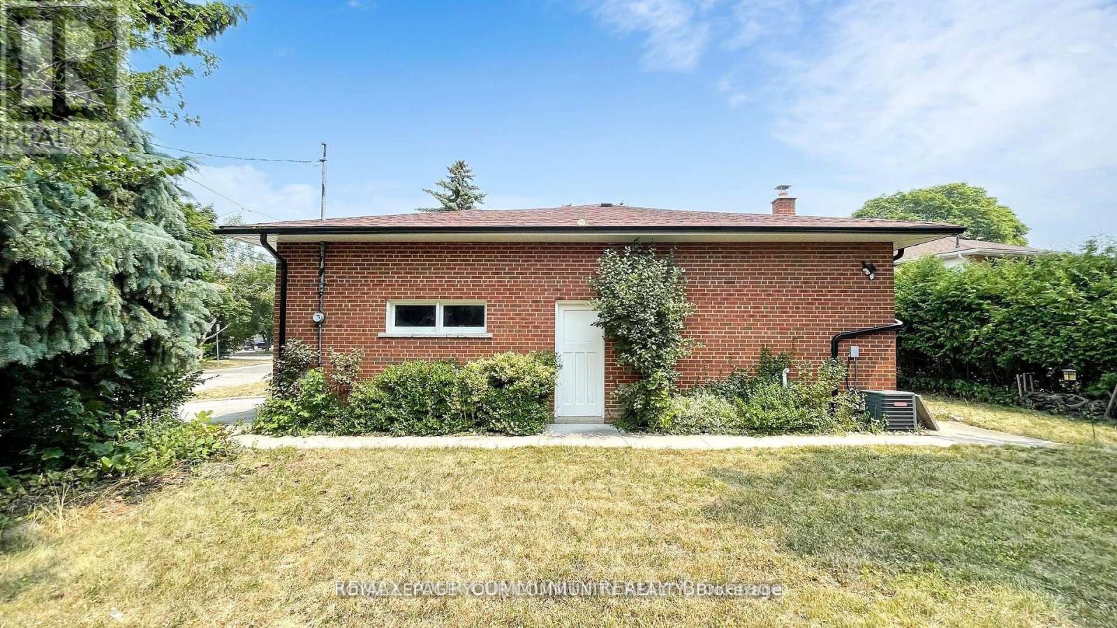 39 Silverview Drive, Toronto, Ontario  M2M 2B5 - Photo 44 - C12963182