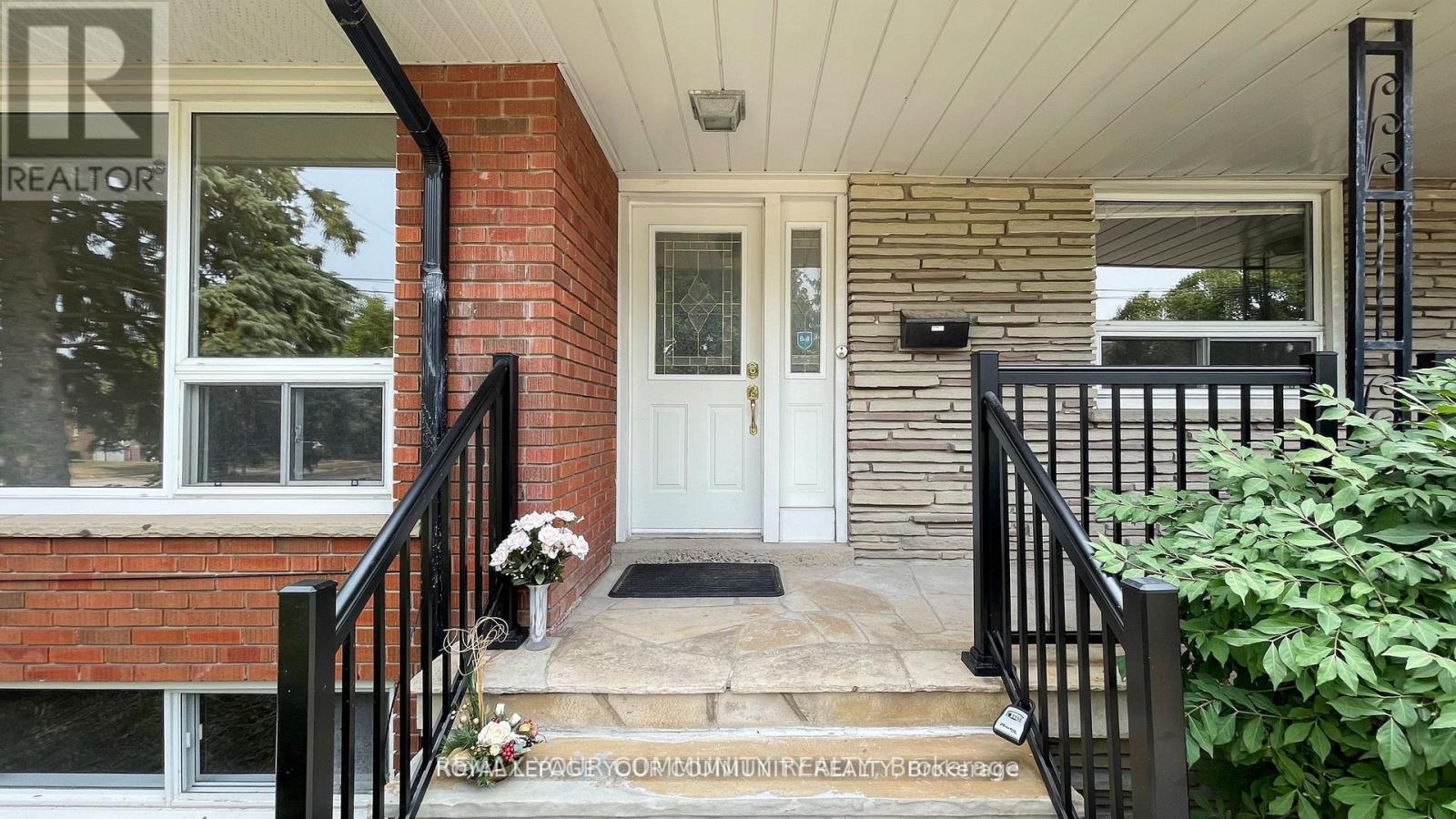 39 Silverview Drive, Toronto, Ontario  M2M 2B5 - Photo 6 - C12963182