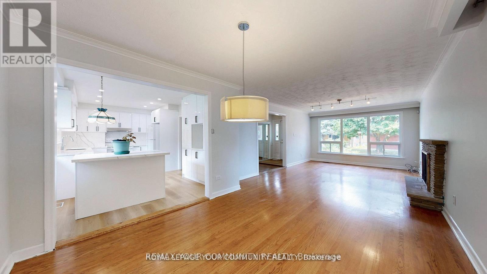 39 Silverview Drive, Toronto, Ontario  M2M 2B5 - Photo 9 - C12963182