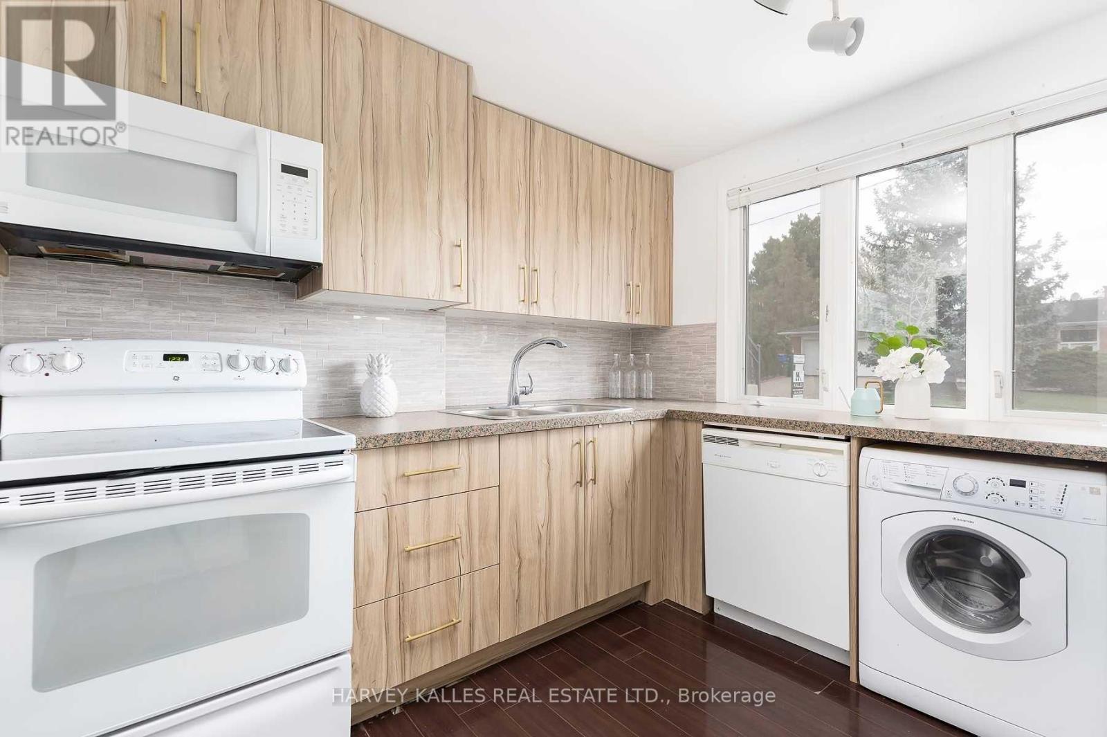 48 Bunty Lane, Toronto, Ontario  M2K 1W6 - Photo 19 - C12963374