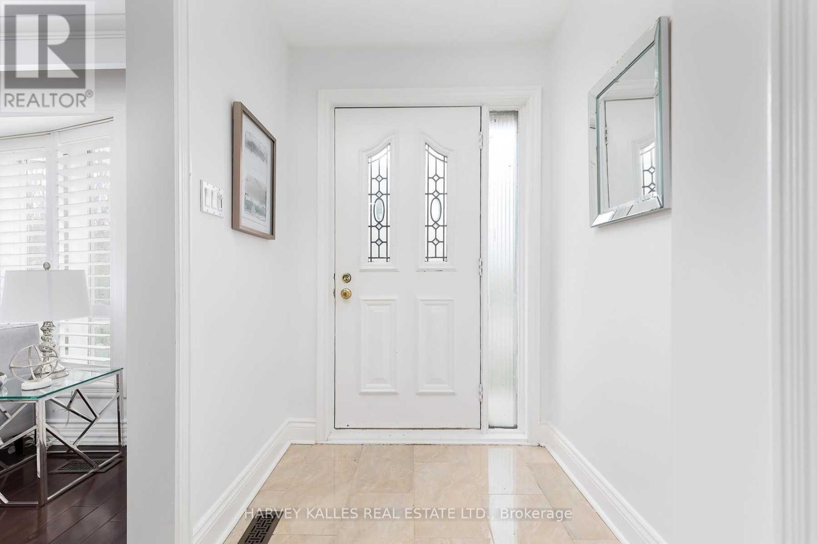 48 Bunty Lane, Toronto, Ontario  M2K 1W6 - Photo 4 - C12963374