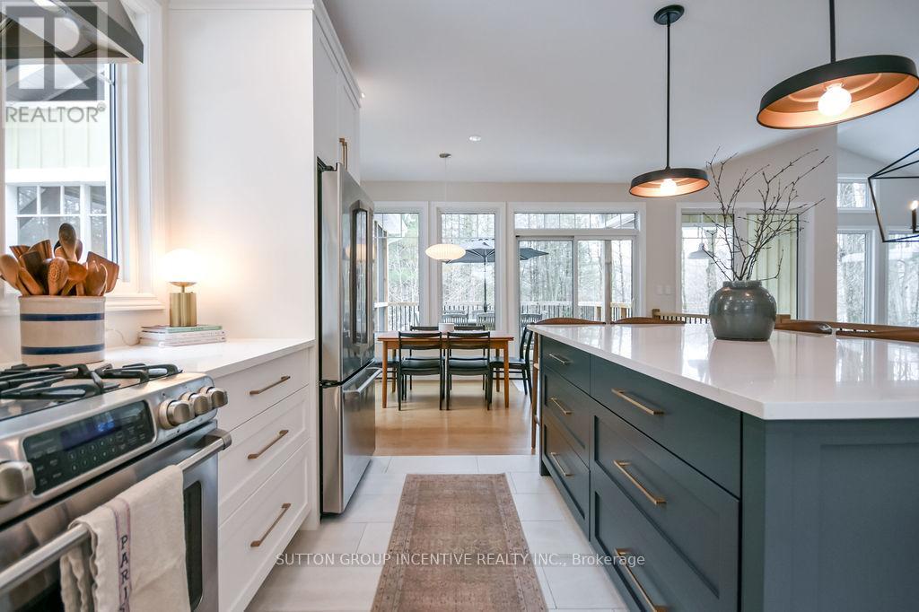 11 Beechwood Road, Oro-Medonte, Ontario  L4M 4Y8 - Photo 7 - S12962818