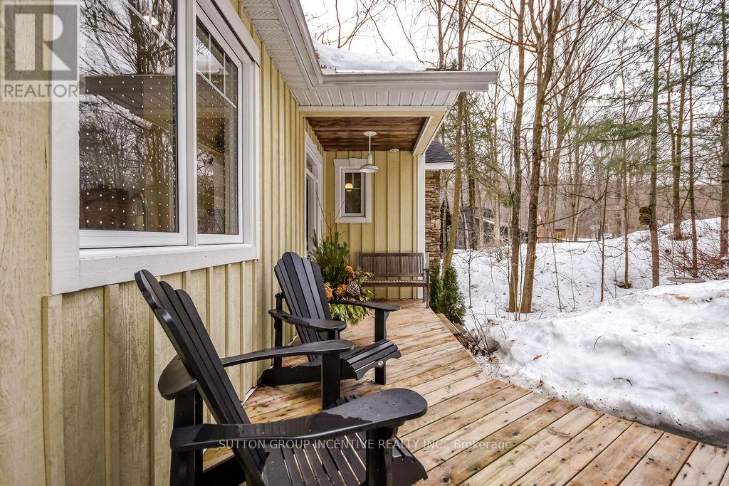 11 Beechwood Road, Oro-Medonte, Ontario  L4M 4Y8 - Photo 2 - S12962818