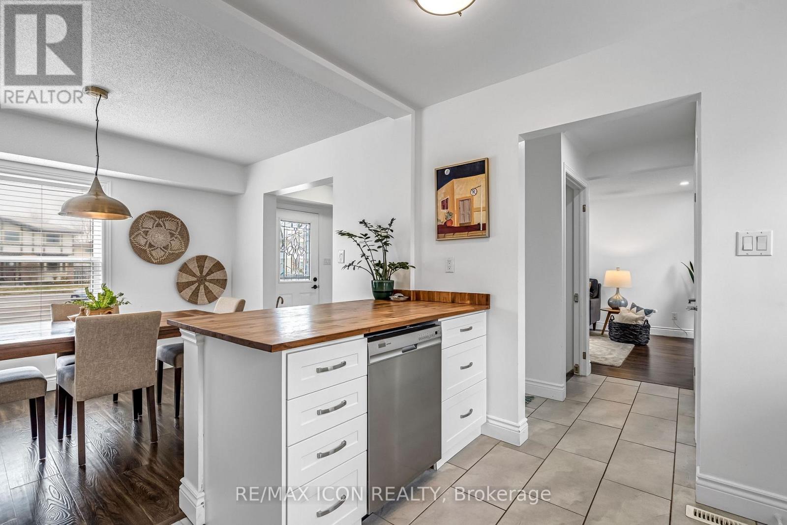 82 Bloomsbury Court, London East, Ontario  N5V 3N8 - Photo 11 - X12963166