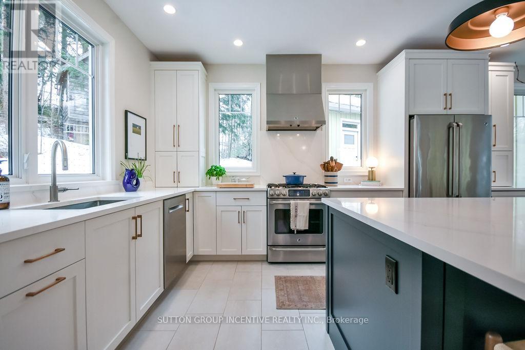 11 Beechwood Road, Oro-Medonte, Ontario  L4M 4Y8 - Photo 4 - S12962818