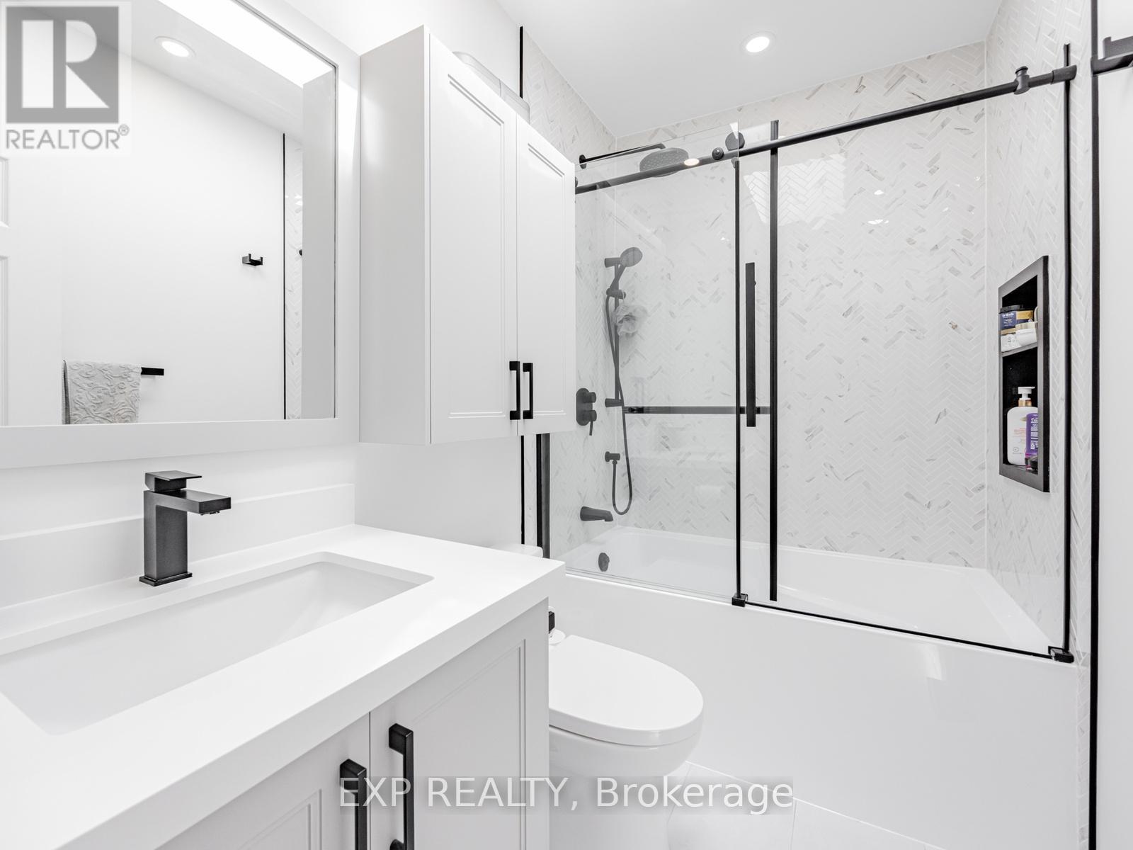 223 Gowan Avenue, Toronto, Ontario  M4J 2K7 - Photo 19 - E12963252