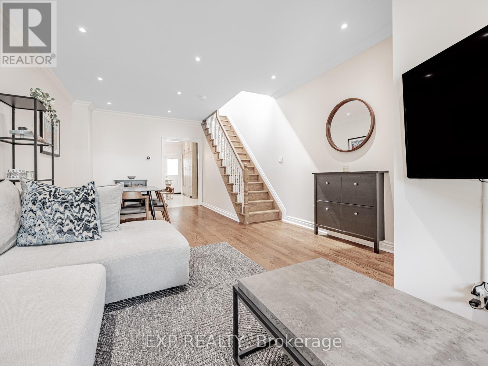 223 Gowan Avenue, Toronto, Ontario  M4J 2K7 - Photo 7 - E12963252