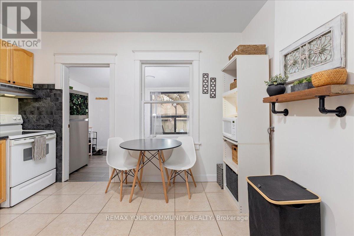 917 Broadview Avenue, Toronto, Ontario  M4K 2R2 - Photo 11 - E12963330