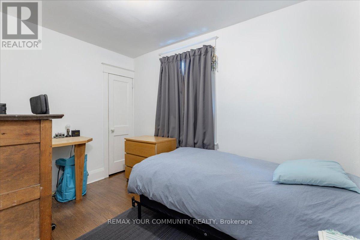 917 Broadview Avenue, Toronto, Ontario  M4K 2R2 - Photo 18 - E12963330