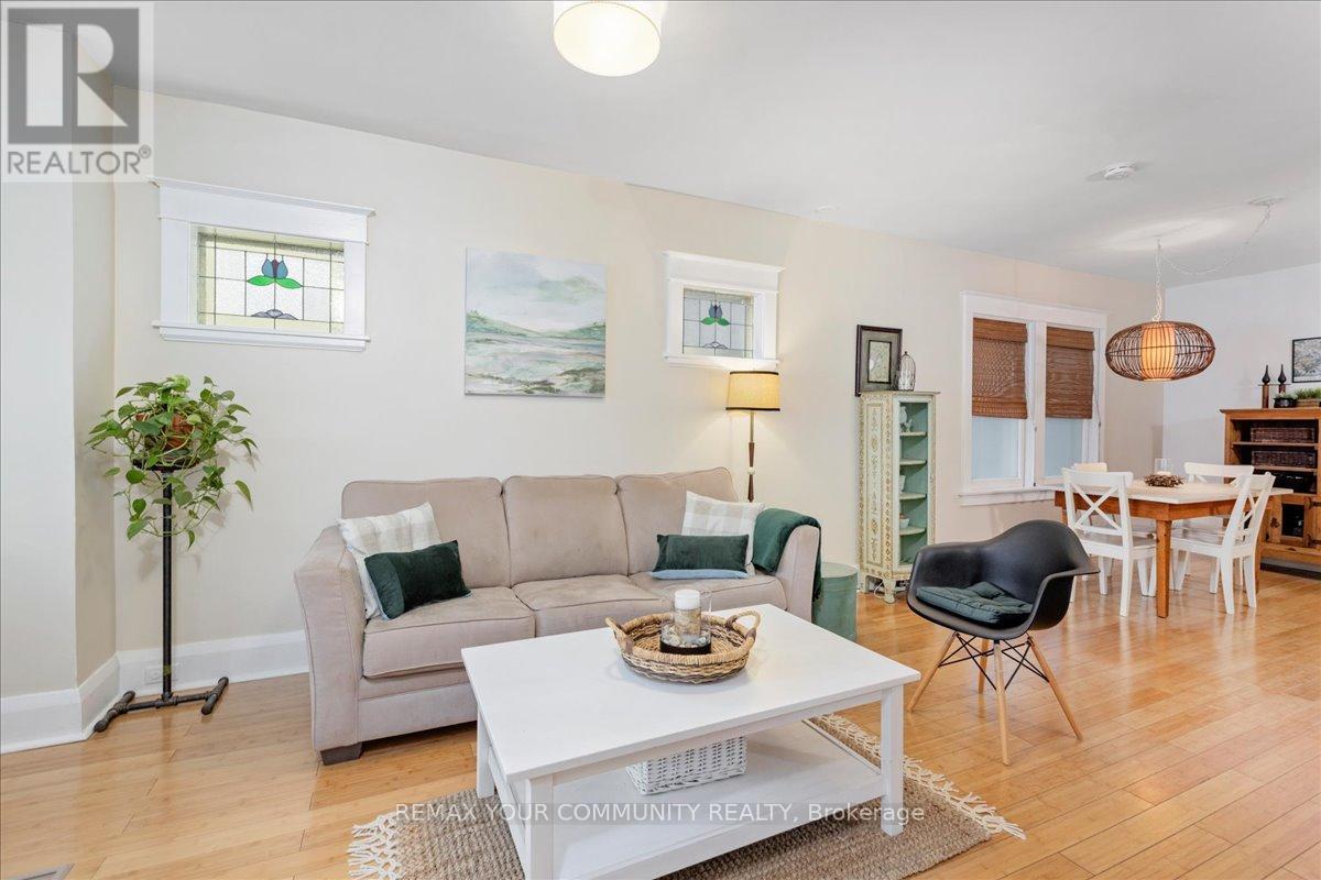 917 Broadview Avenue, Toronto, Ontario  M4K 2R2 - Photo 5 - E12963330