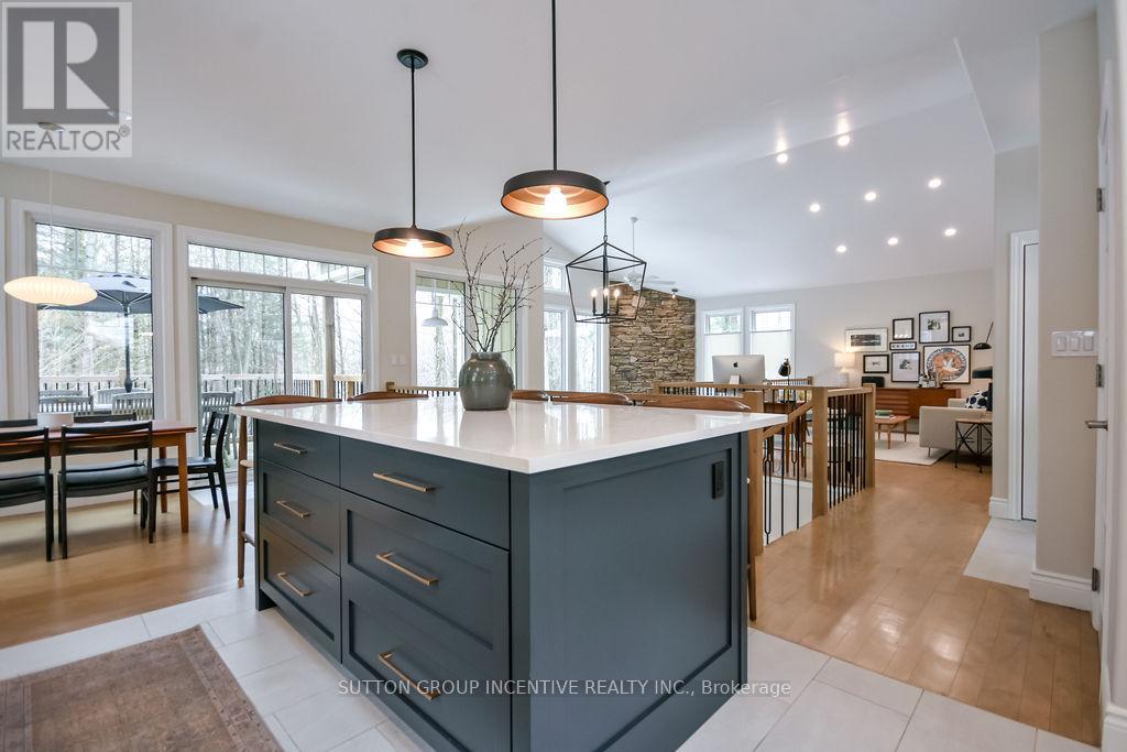 11 Beechwood Road, Oro-Medonte, Ontario  L4M 4Y8 - Photo 10 - S12962818