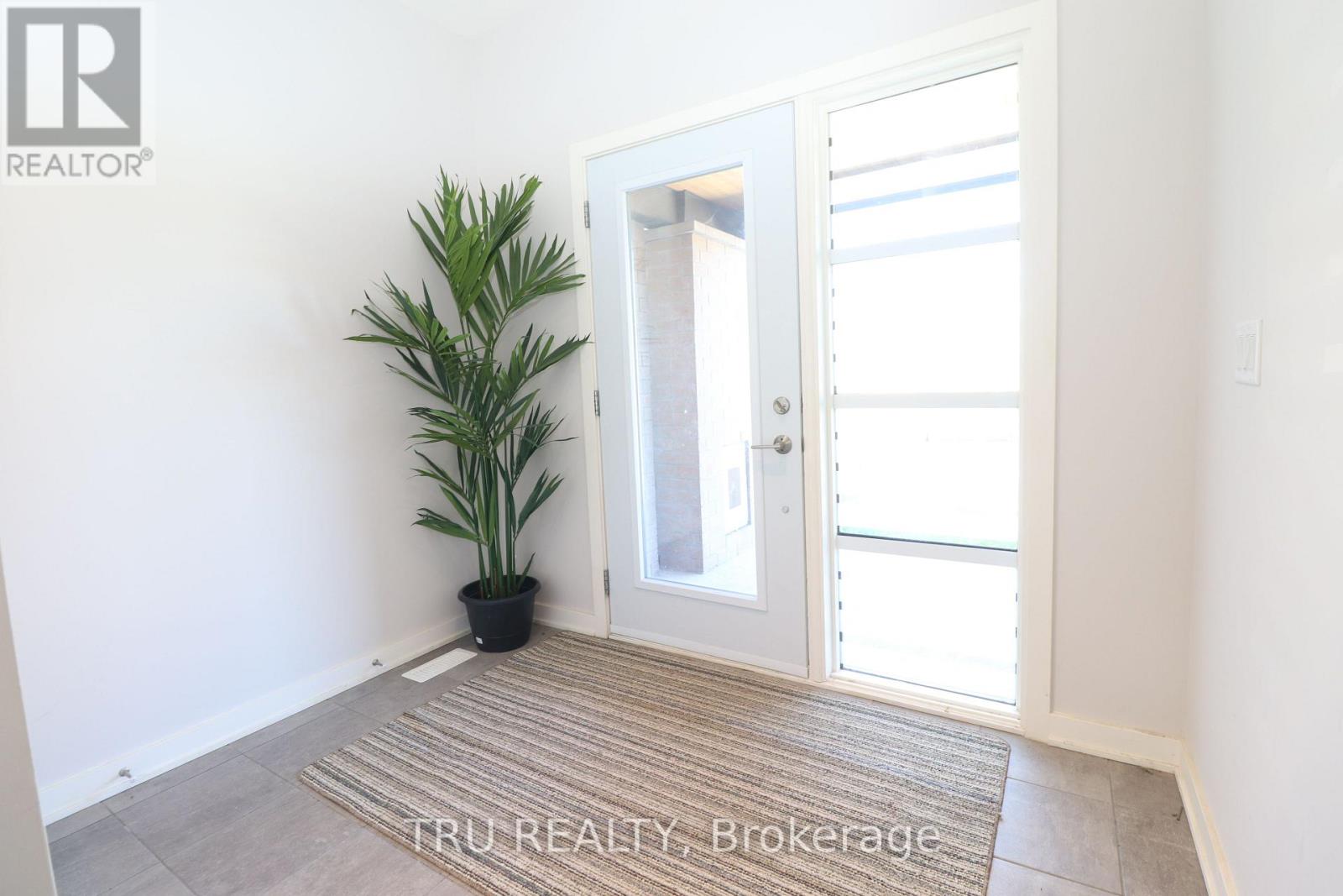 866 Quartet Avenue, Ottawa, Ontario  K1X 0C6 - Photo 2 - X12963164