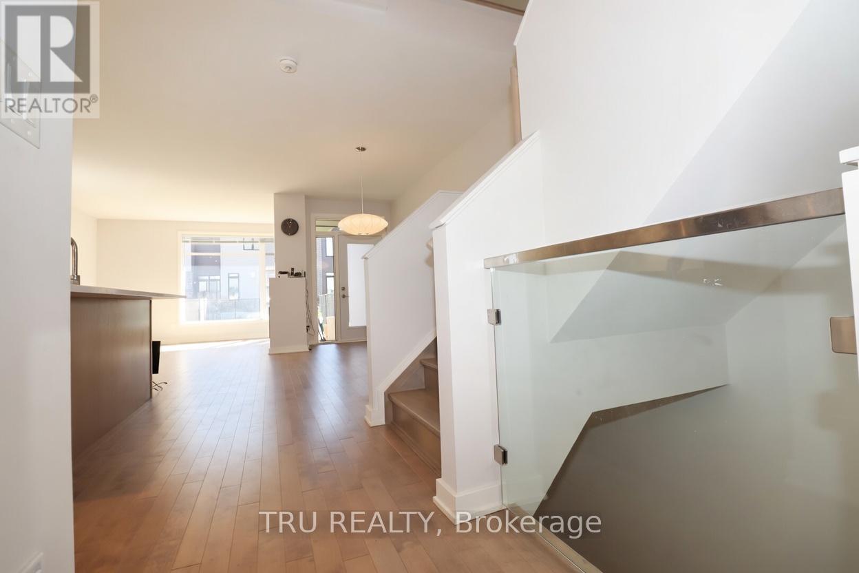 866 Quartet Avenue, Ottawa, Ontario  K1X 0C6 - Photo 4 - X12963164