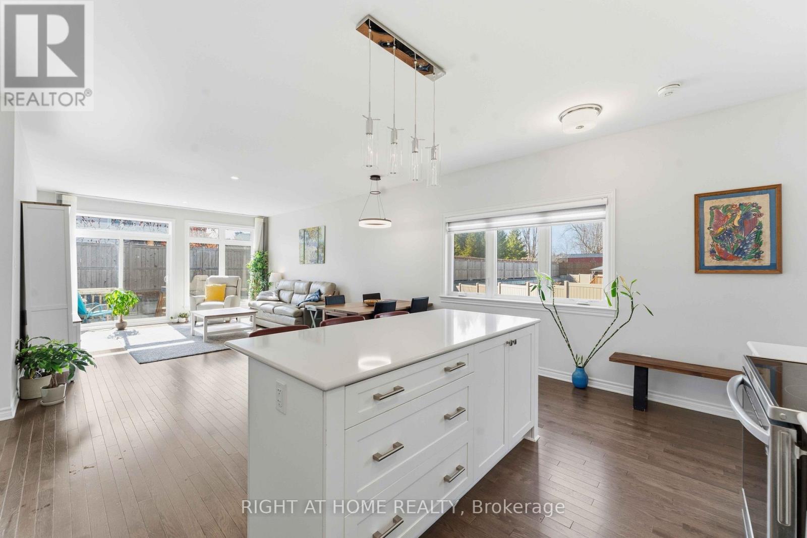 272 Maygrass Way, Ottawa, Ontario  K2S 2K9 - Photo 10 - X12963294