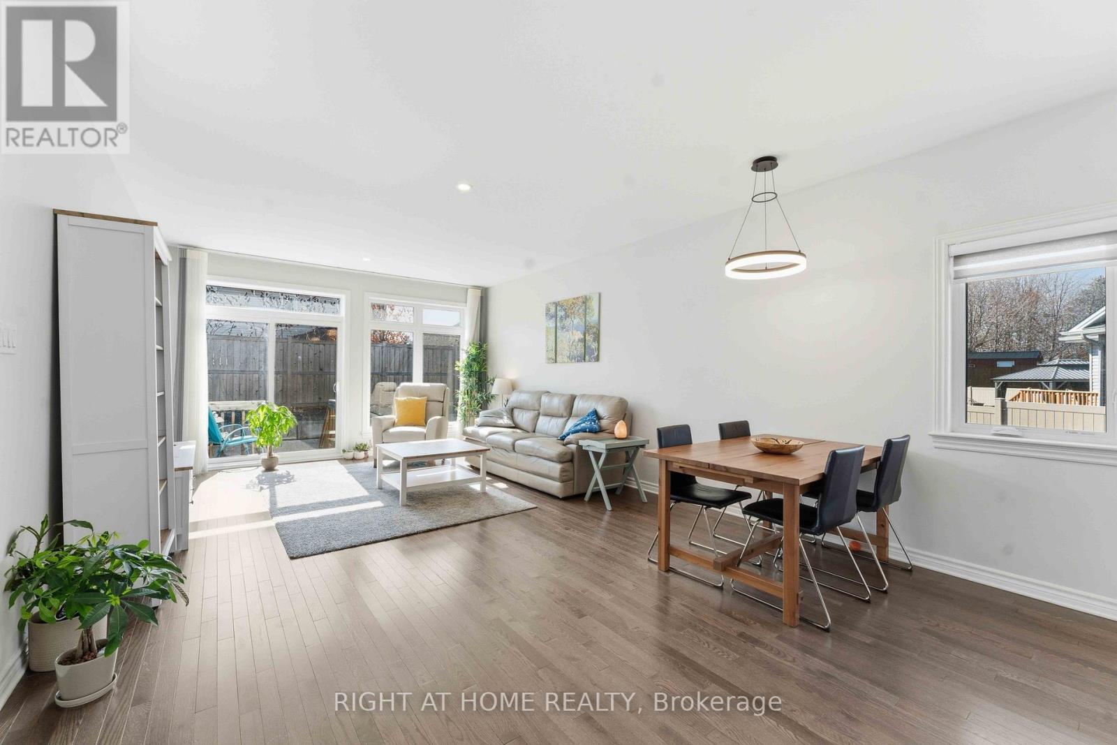 272 Maygrass Way, Ottawa, Ontario  K2S 2K9 - Photo 2 - X12963294