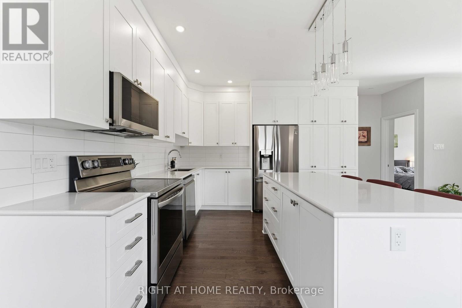 272 Maygrass Way, Ottawa, Ontario  K2S 2K9 - Photo 7 - X12963294