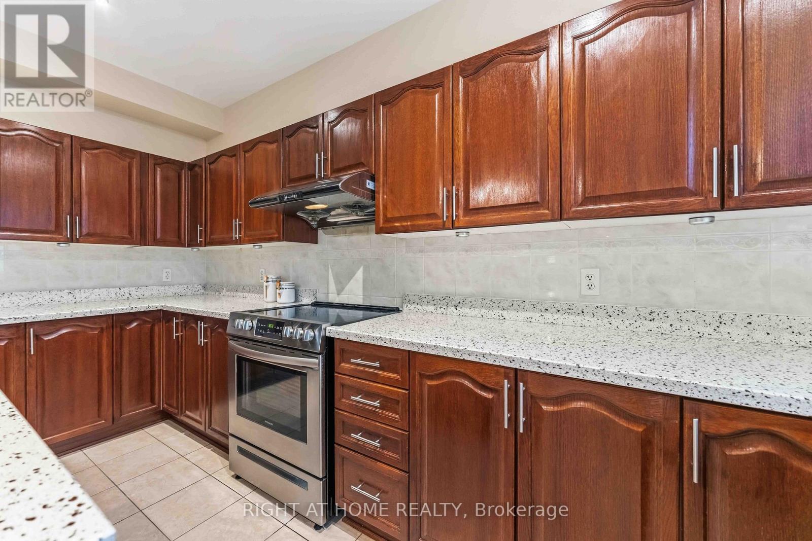 38 Penrith Street, Ottawa, Ontario  K2W 1E5 - Photo 14 - X12963296