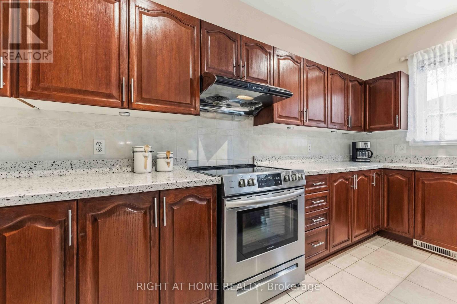 38 Penrith Street, Ottawa, Ontario  K2W 1E5 - Photo 17 - X12963296