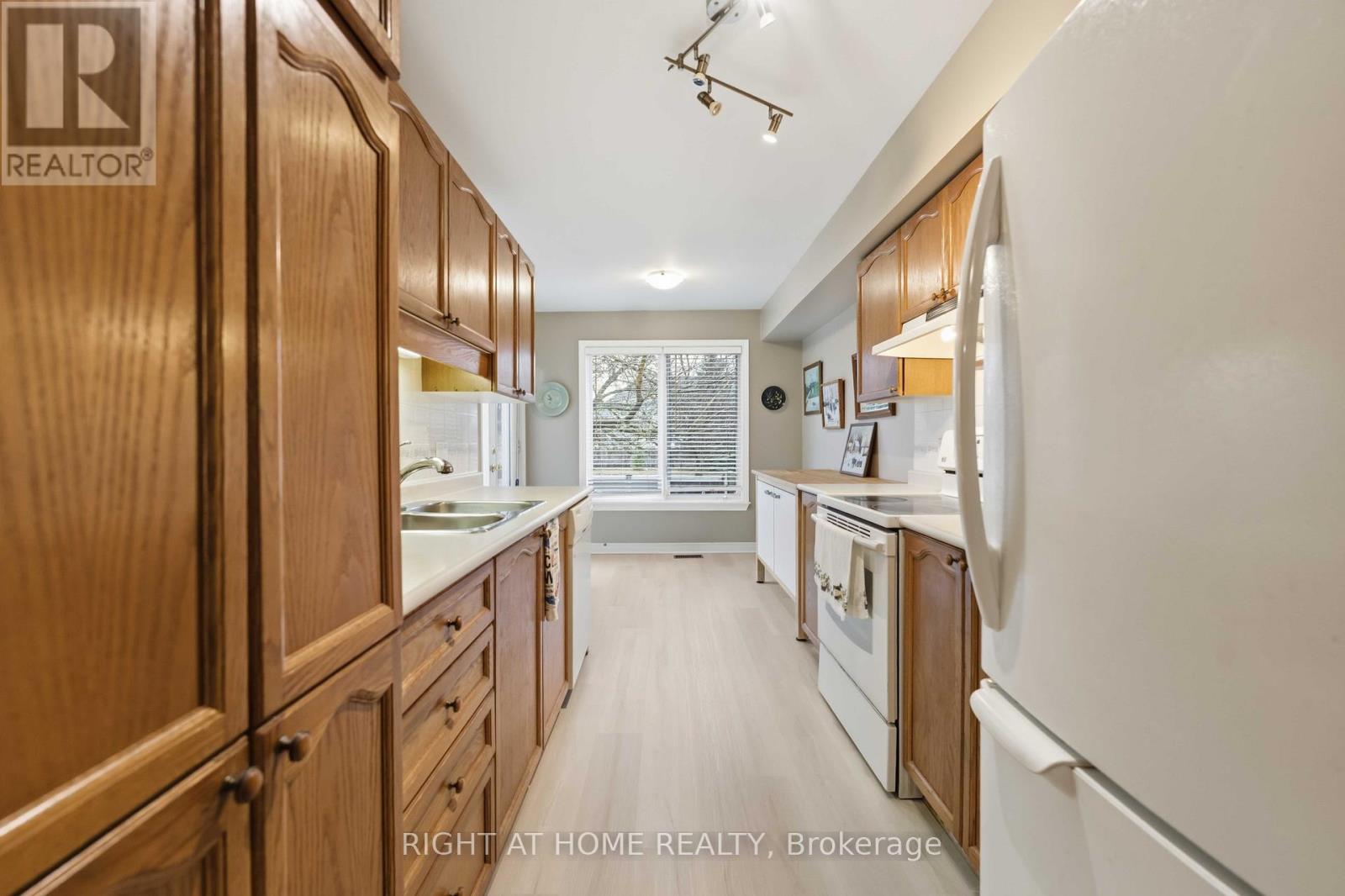 220 Windhurst Drive, Ottawa, Ontario  K2G 6H9 - Photo 13 - X12963304