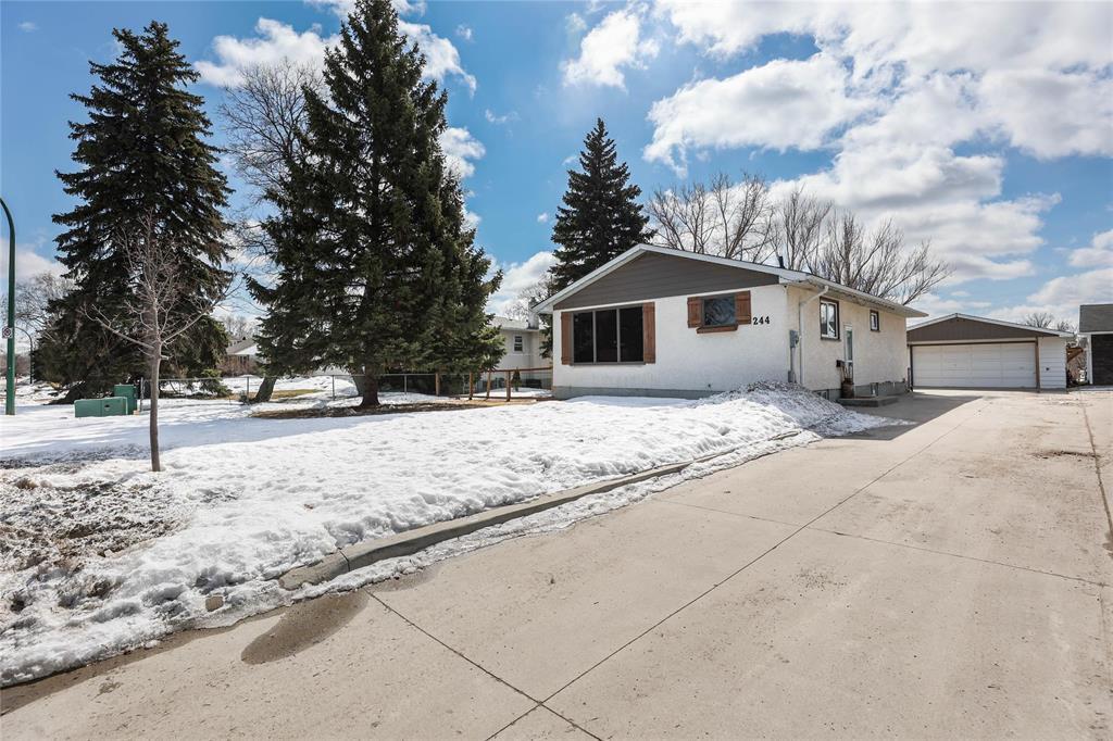 244 Knowles Avenue, Winnipeg, Manitoba  R2G 1C7 - Photo 0 - 202606041