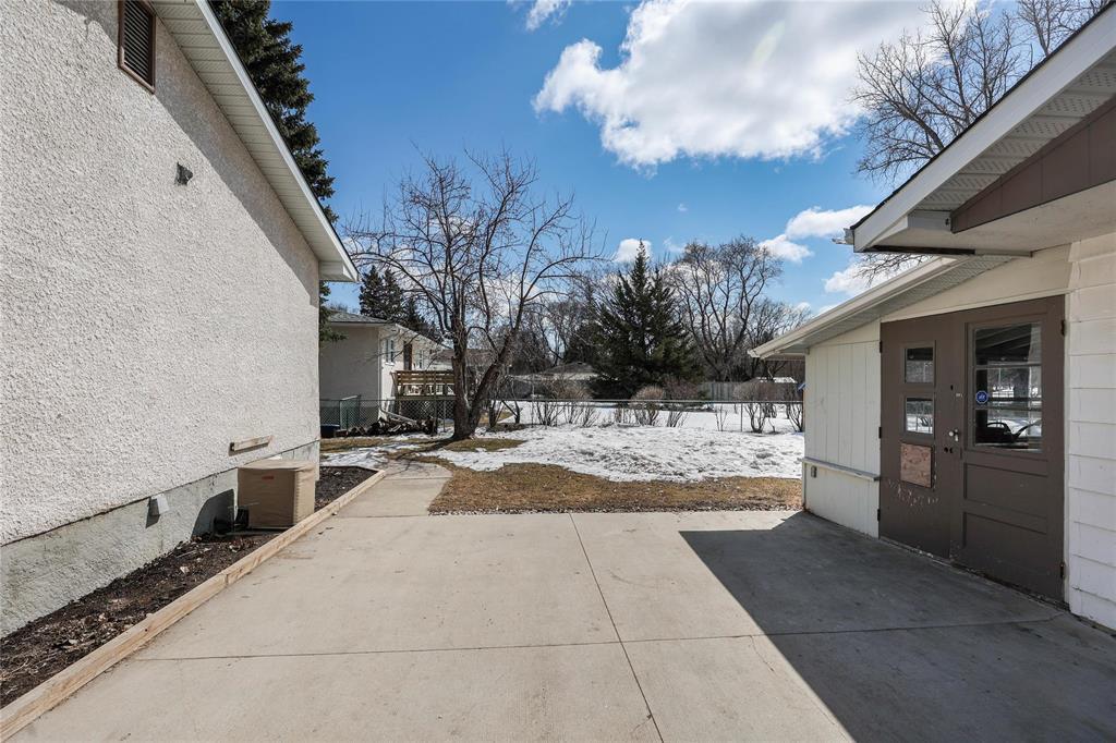244 Knowles Avenue, Winnipeg, Manitoba  R2G 1C7 - Photo 29 - 202606041