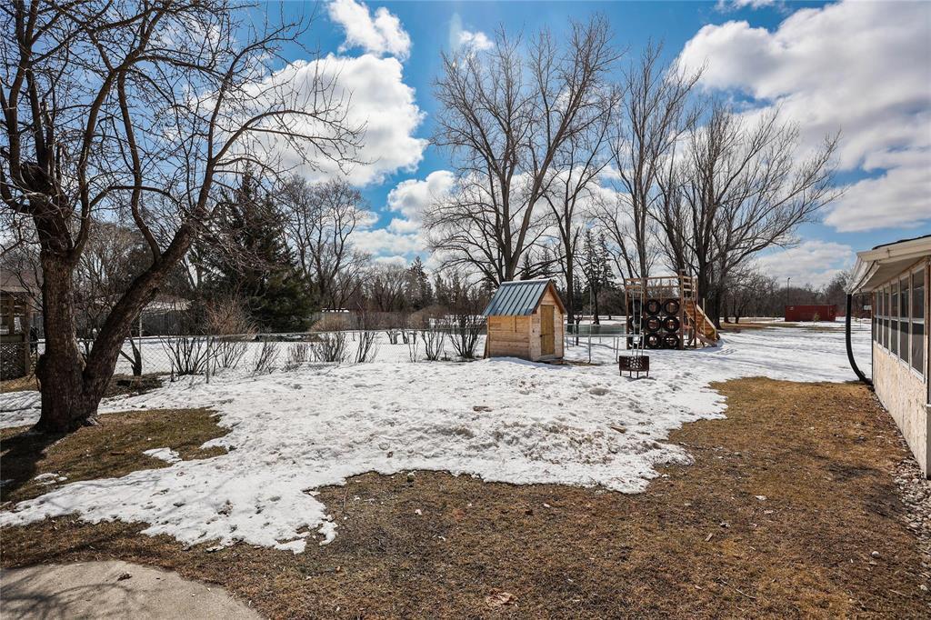 244 Knowles Avenue, Winnipeg, Manitoba  R2G 1C7 - Photo 32 - 202606041
