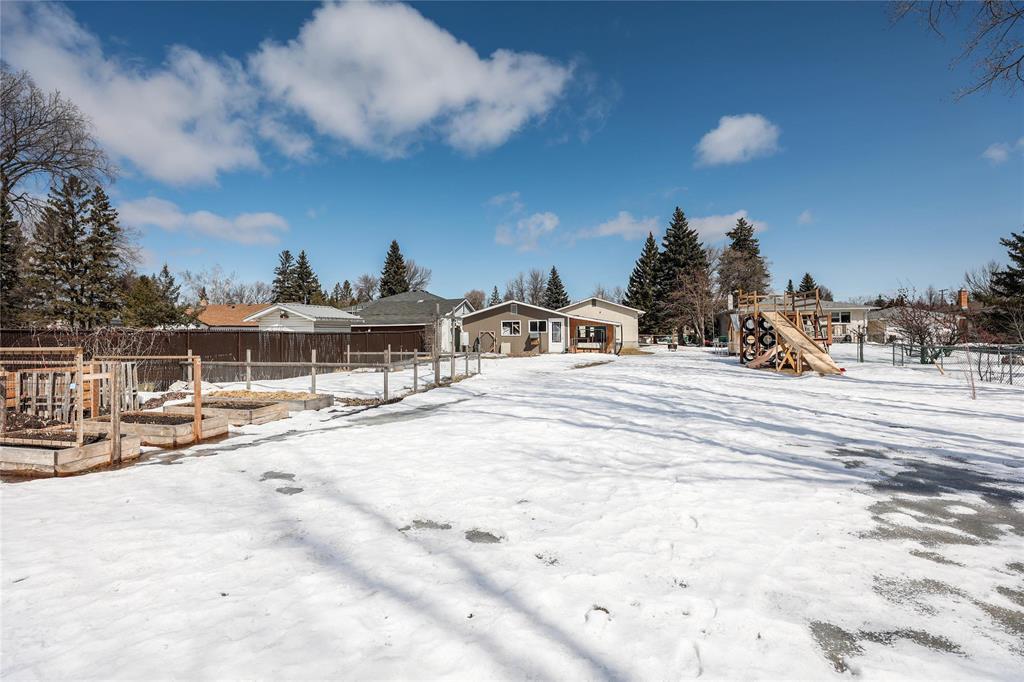 244 Knowles Avenue, Winnipeg, Manitoba  R2G 1C7 - Photo 33 - 202606041