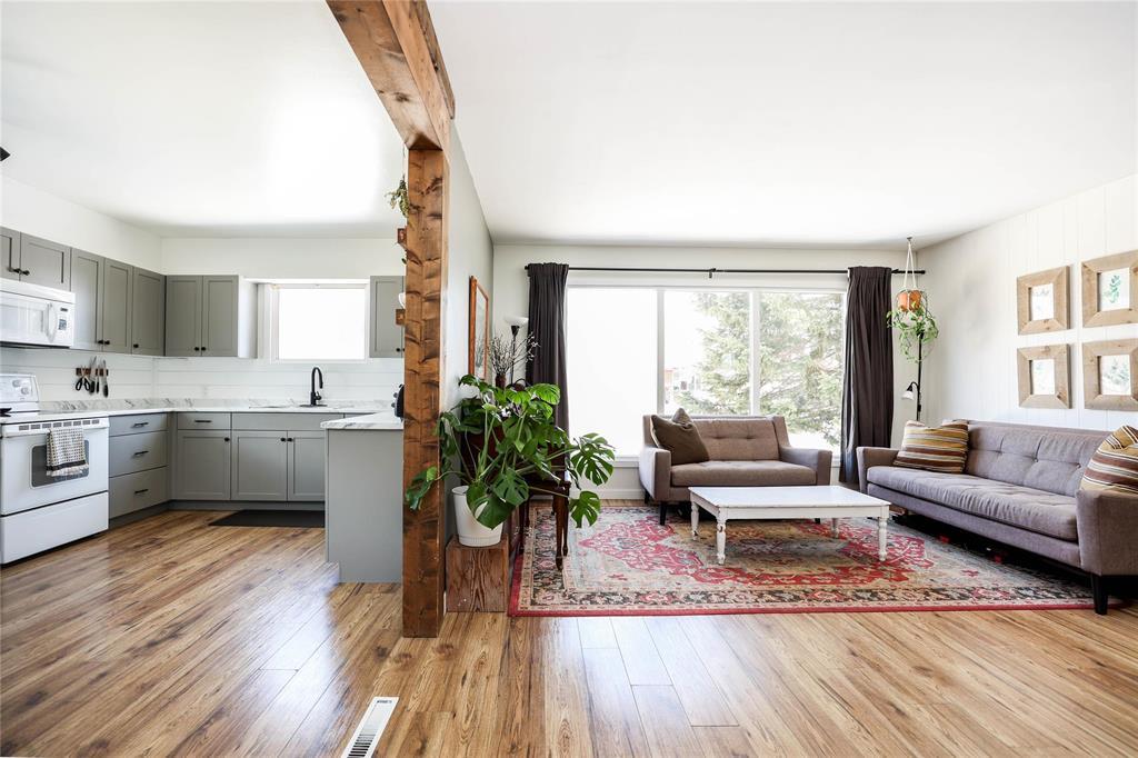 244 Knowles Avenue, Winnipeg, Manitoba  R2G 1C7 - Photo 5 - 202606041