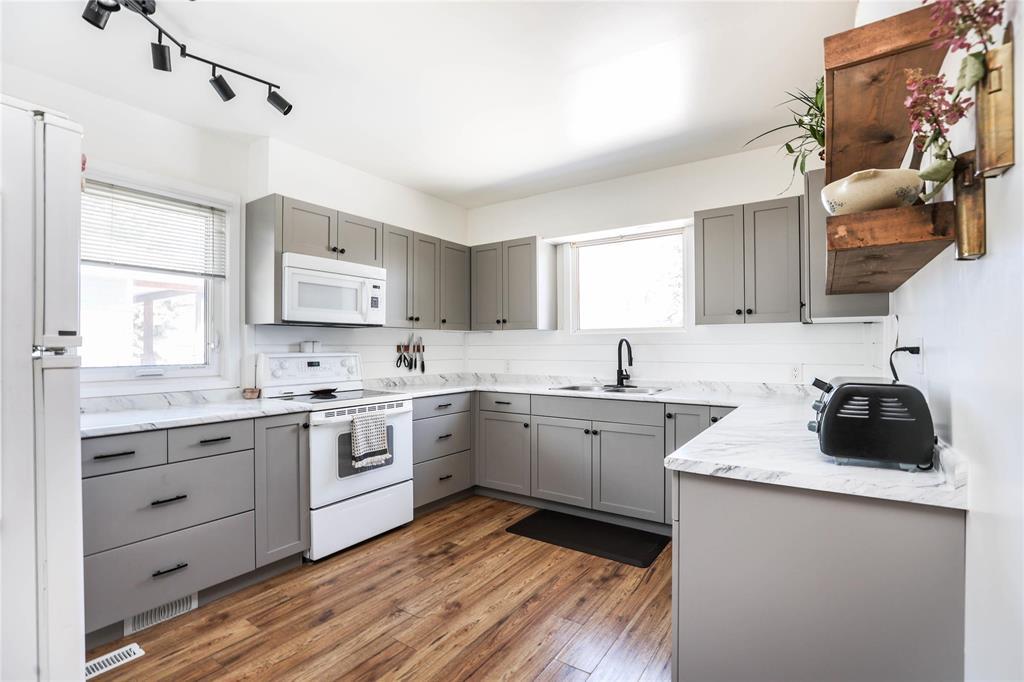 244 Knowles Avenue, Winnipeg, Manitoba  R2G 1C7 - Photo 6 - 202606041