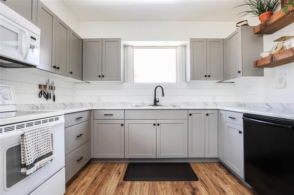 244 Knowles Avenue, Winnipeg, Manitoba  R2G 1C7 - Photo 7 - 202606041