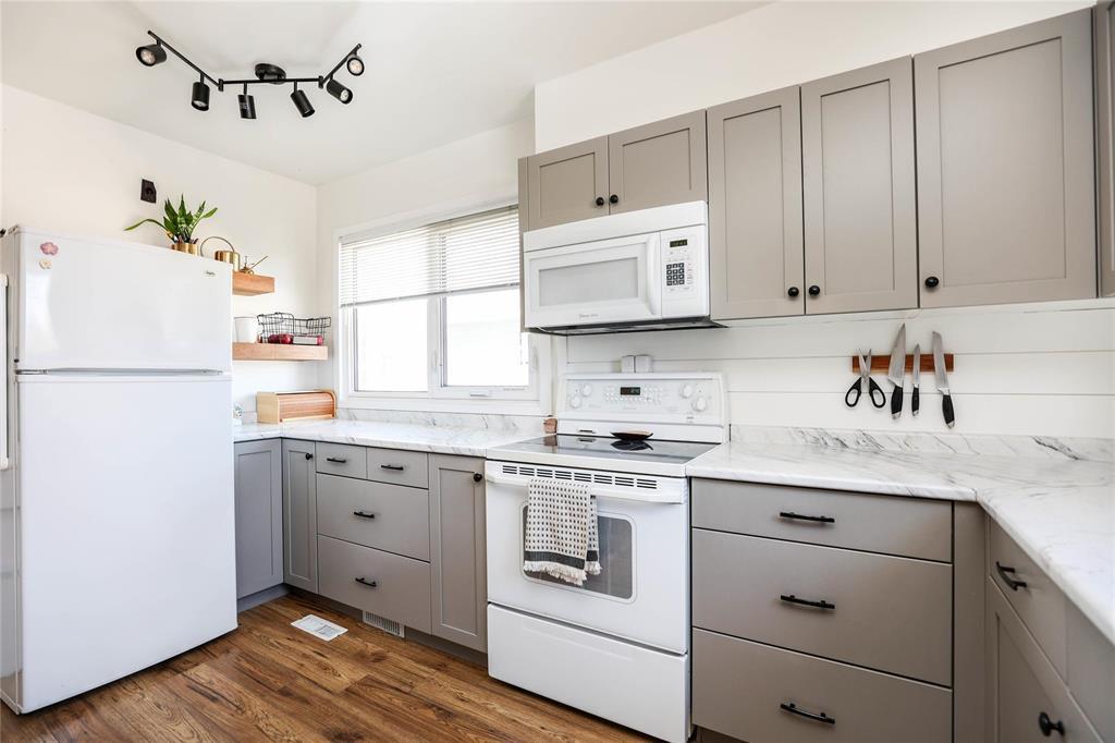 244 Knowles Avenue, Winnipeg, Manitoba  R2G 1C7 - Photo 8 - 202606041