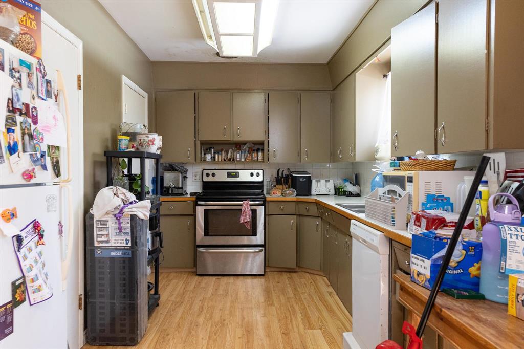 2 Pine Crescent, Steinbach, Manitoba  R5G 0G7 - Photo 2 - 202606412