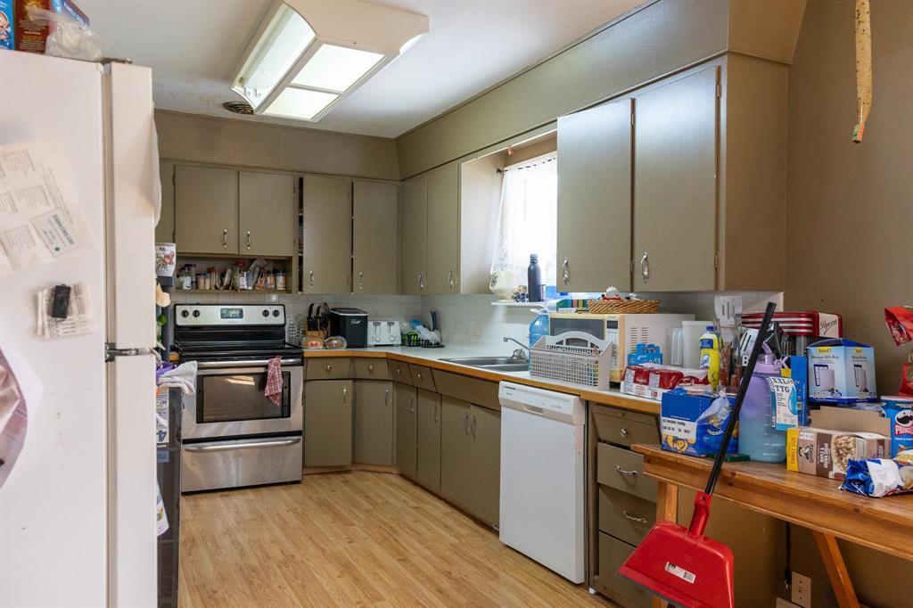 2 Pine Crescent, Steinbach, Manitoba  R5G 0G7 - Photo 3 - 202606412