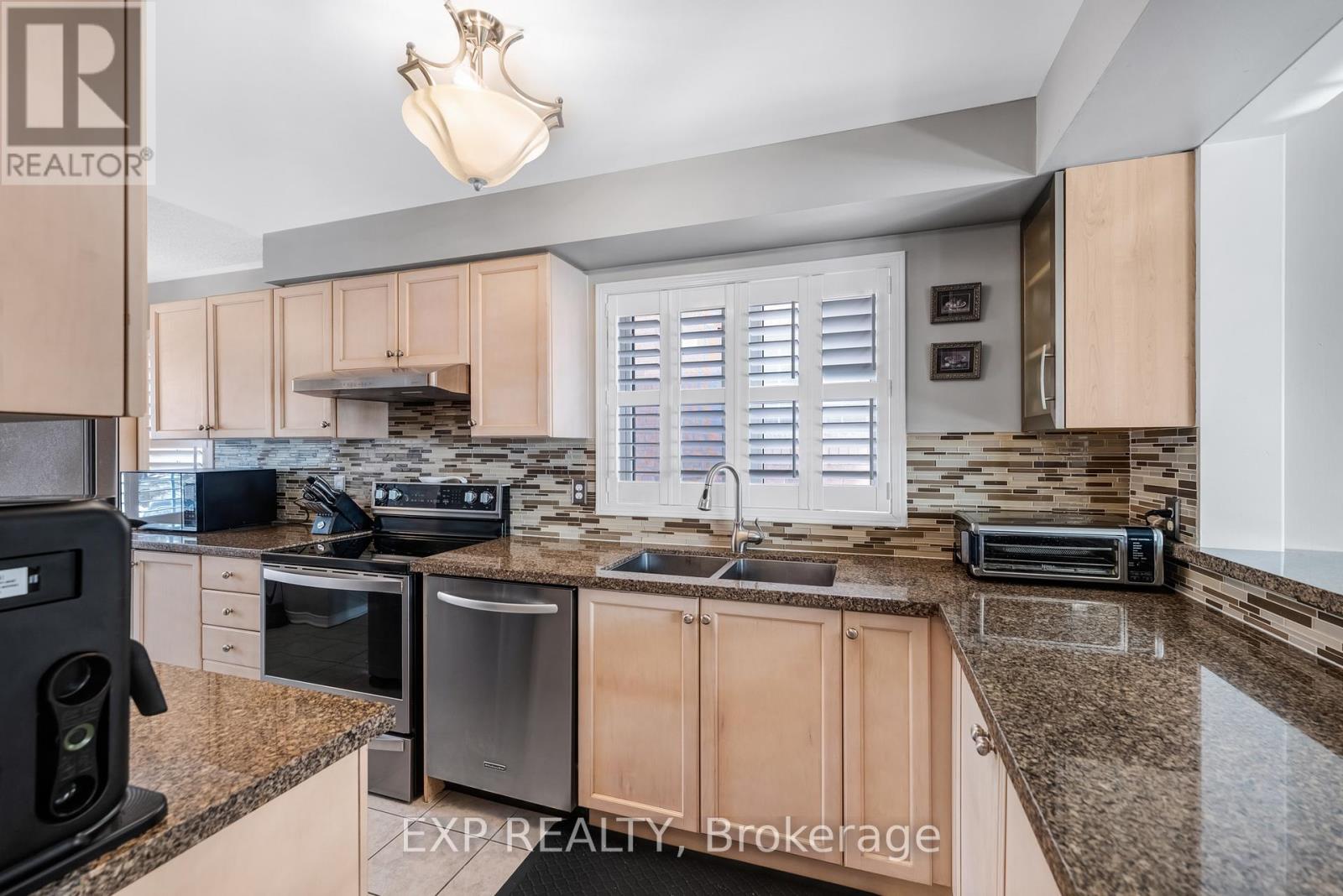 45 Sandlewood Court, Aurora, Ontario  L4G 7N2 - Photo 11 - N12963154