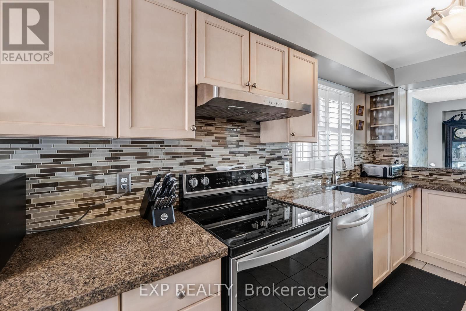 45 Sandlewood Court, Aurora, Ontario  L4G 7N2 - Photo 13 - N12963154