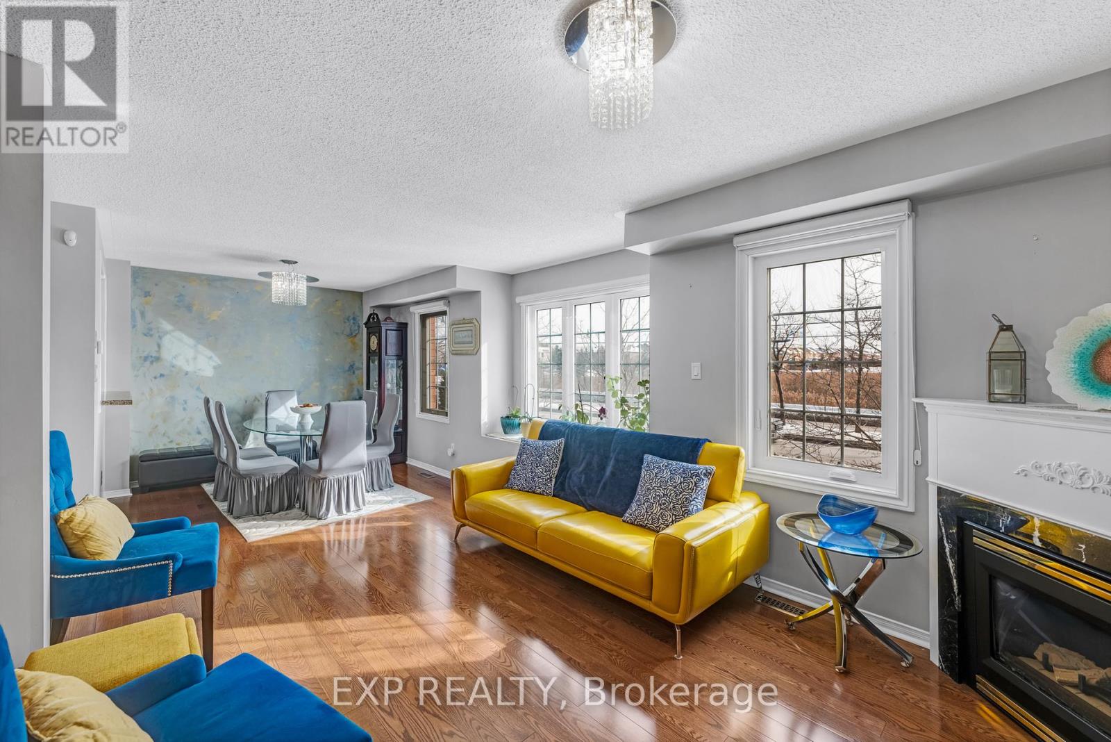 45 Sandlewood Court, Aurora, Ontario  L4G 7N2 - Photo 6 - N12963154