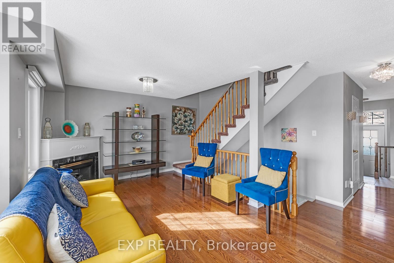 45 Sandlewood Court, Aurora, Ontario  L4G 7N2 - Photo 7 - N12963154