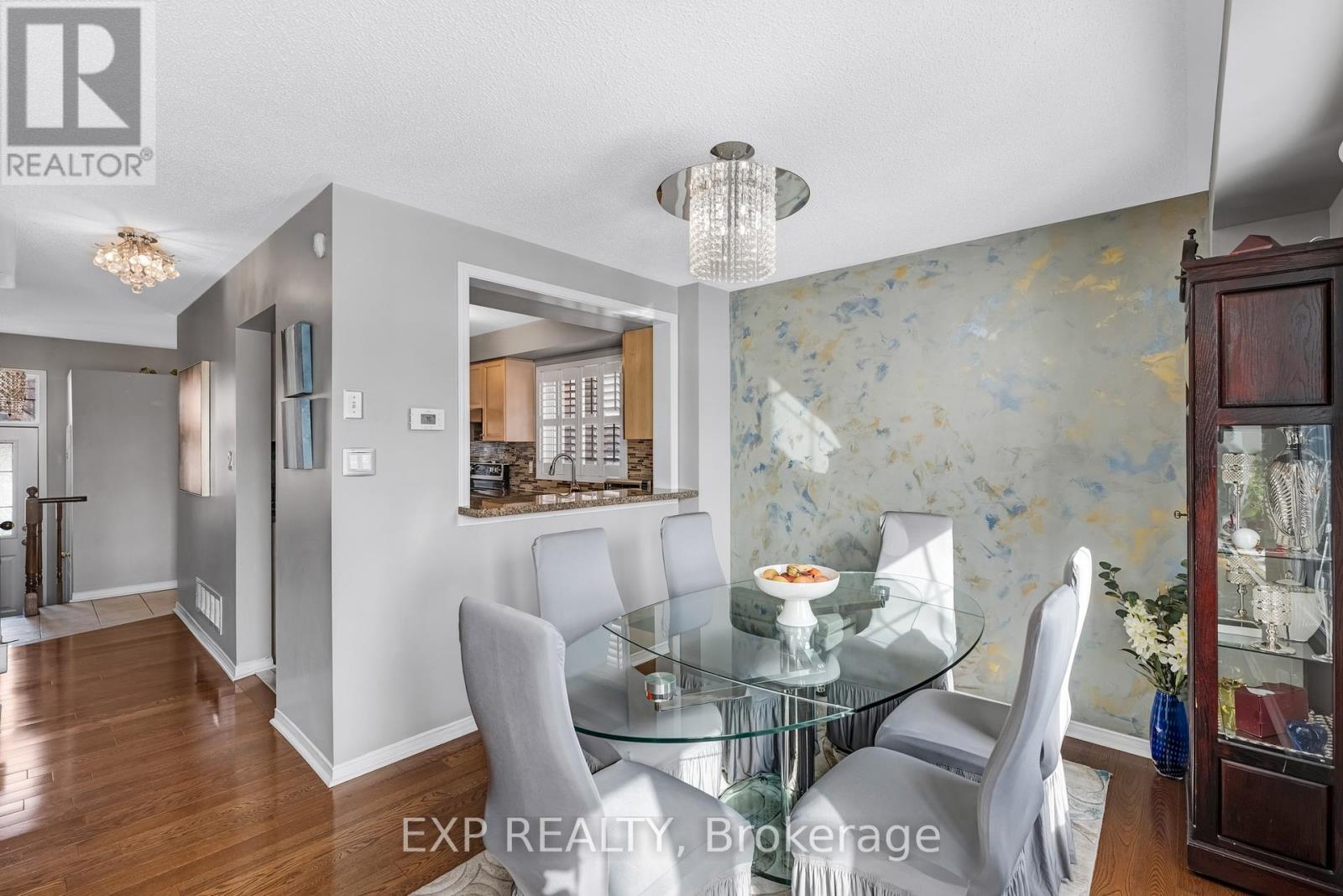 45 Sandlewood Court, Aurora, Ontario  L4G 7N2 - Photo 9 - N12963154