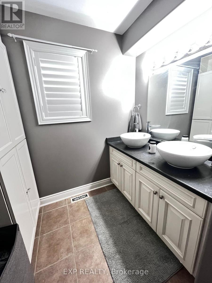 1194 Mitchell Court, Innisfil, Ontario  L9S 5A5 - Photo 18 - N12963180