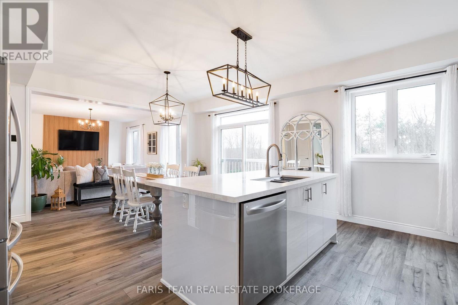 184 Brownley Lane, Essa (Angus), Ontario  L0M 1B6 - Photo 9 - N12963262