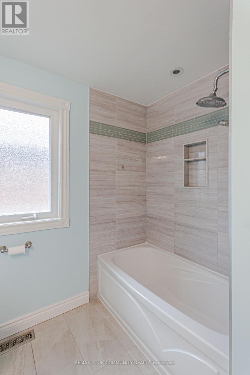 47 Elmsley Drive, Richmond Hill, Ontario  L4C 8N7 - Photo 10 - N12963268