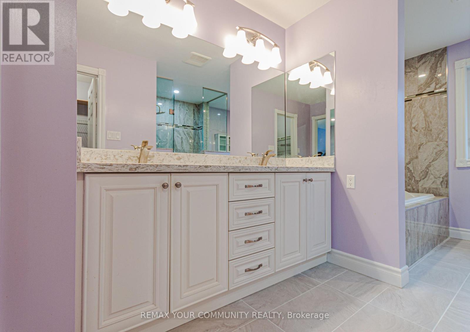 47 Elmsley Drive, Richmond Hill, Ontario  L4C 8N7 - Photo 7 - N12963268