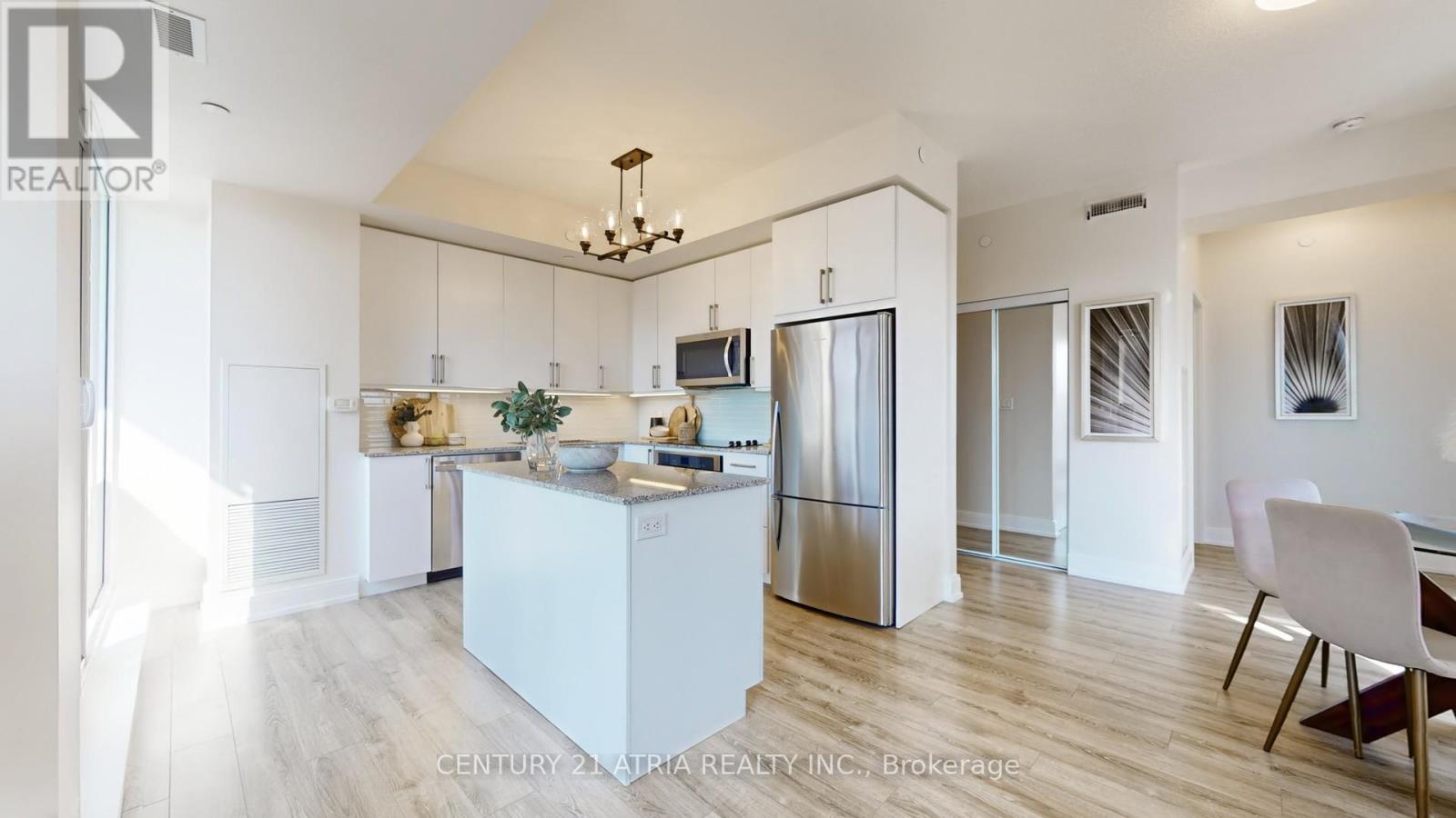 207 - 9600 Yonge Street, Richmond Hill (North Richvale), Ontario  L4C 0X3 - Photo 5 - N12963368