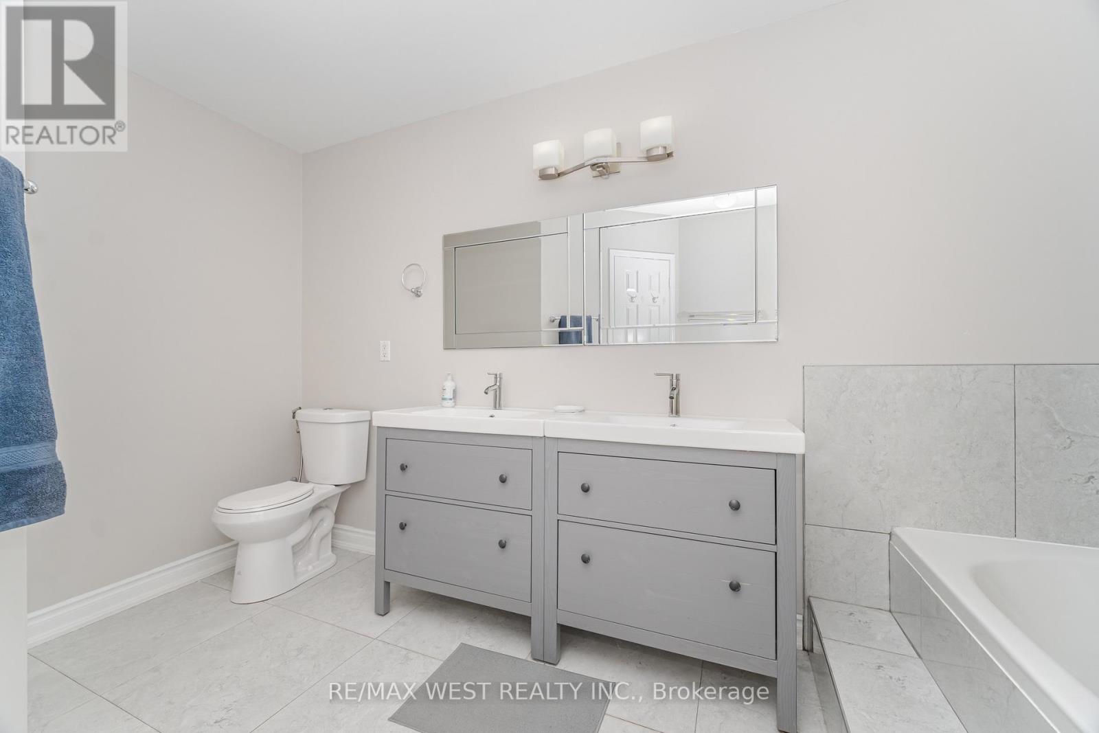 86 Dina Road, Vaughan, Ontario  L6A 1L7 - Photo 34 - N12963392