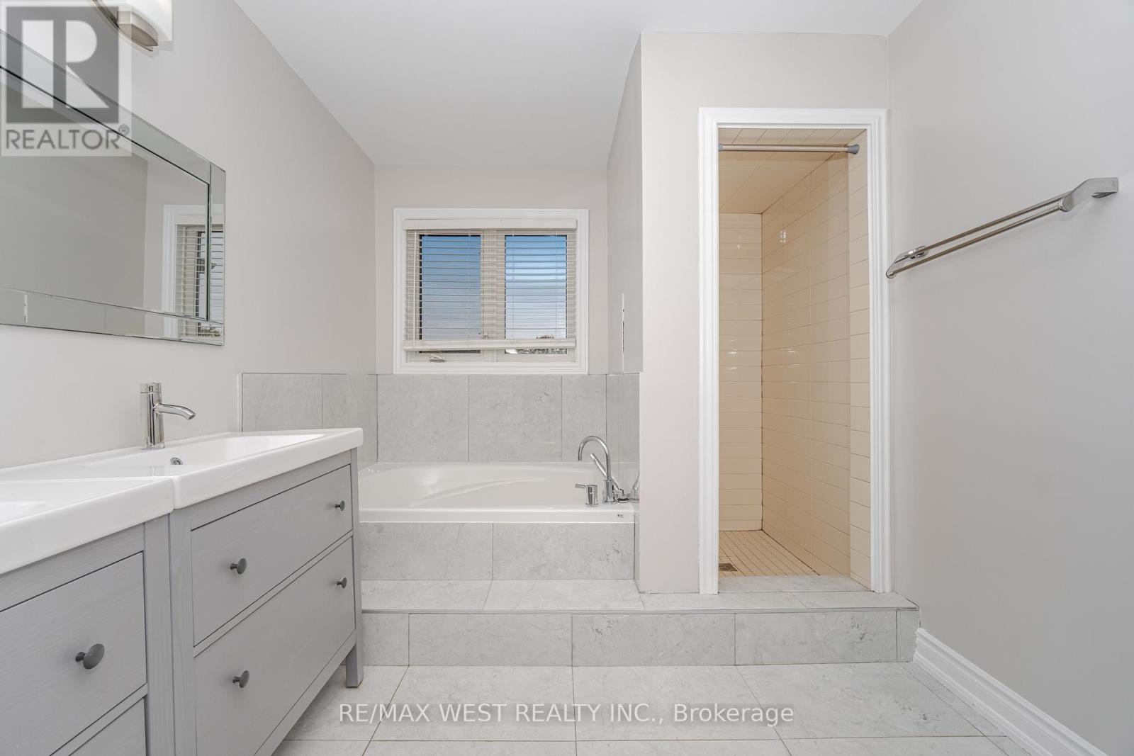 86 Dina Road, Vaughan, Ontario  L6A 1L7 - Photo 35 - N12963392