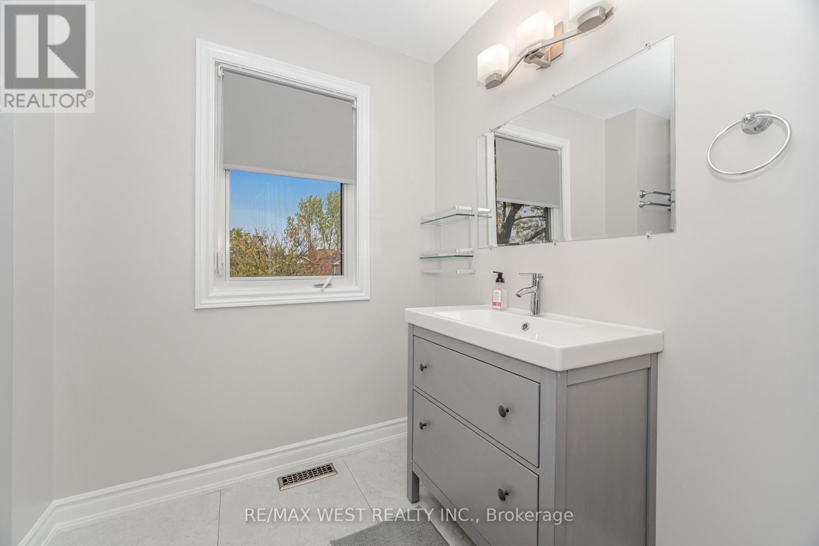 86 Dina Road, Vaughan, Ontario  L6A 1L7 - Photo 44 - N12963392