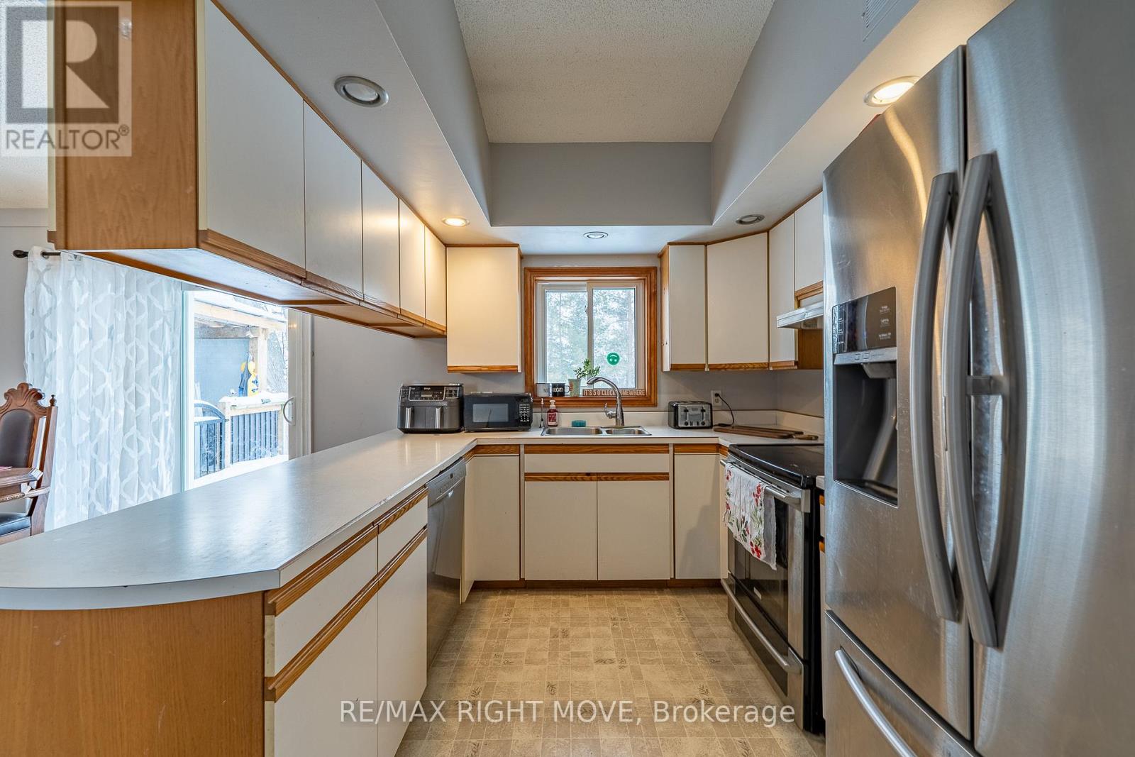 2776 Mary Street, Ramara (Brechin), Ontario  L0K 1B0 - Photo 12 - S12963198