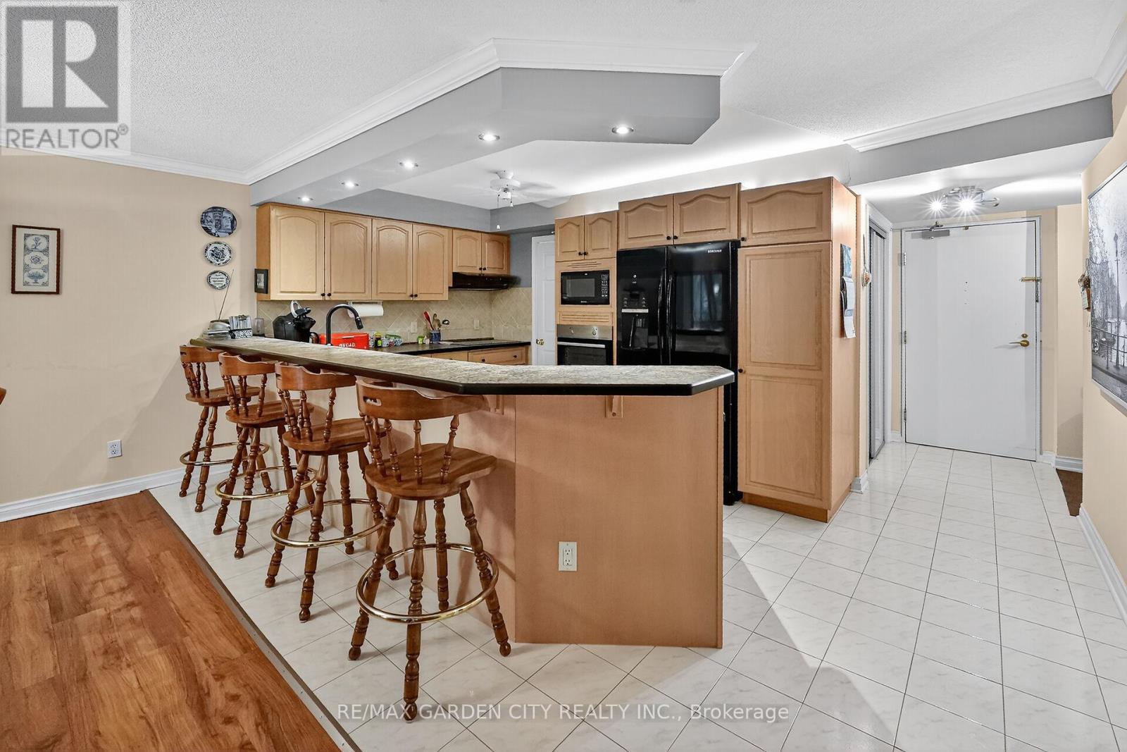 201 - 70 Main Street, St. Catharines, Ontario  L2N 4T9 - Photo 4 - X12963152